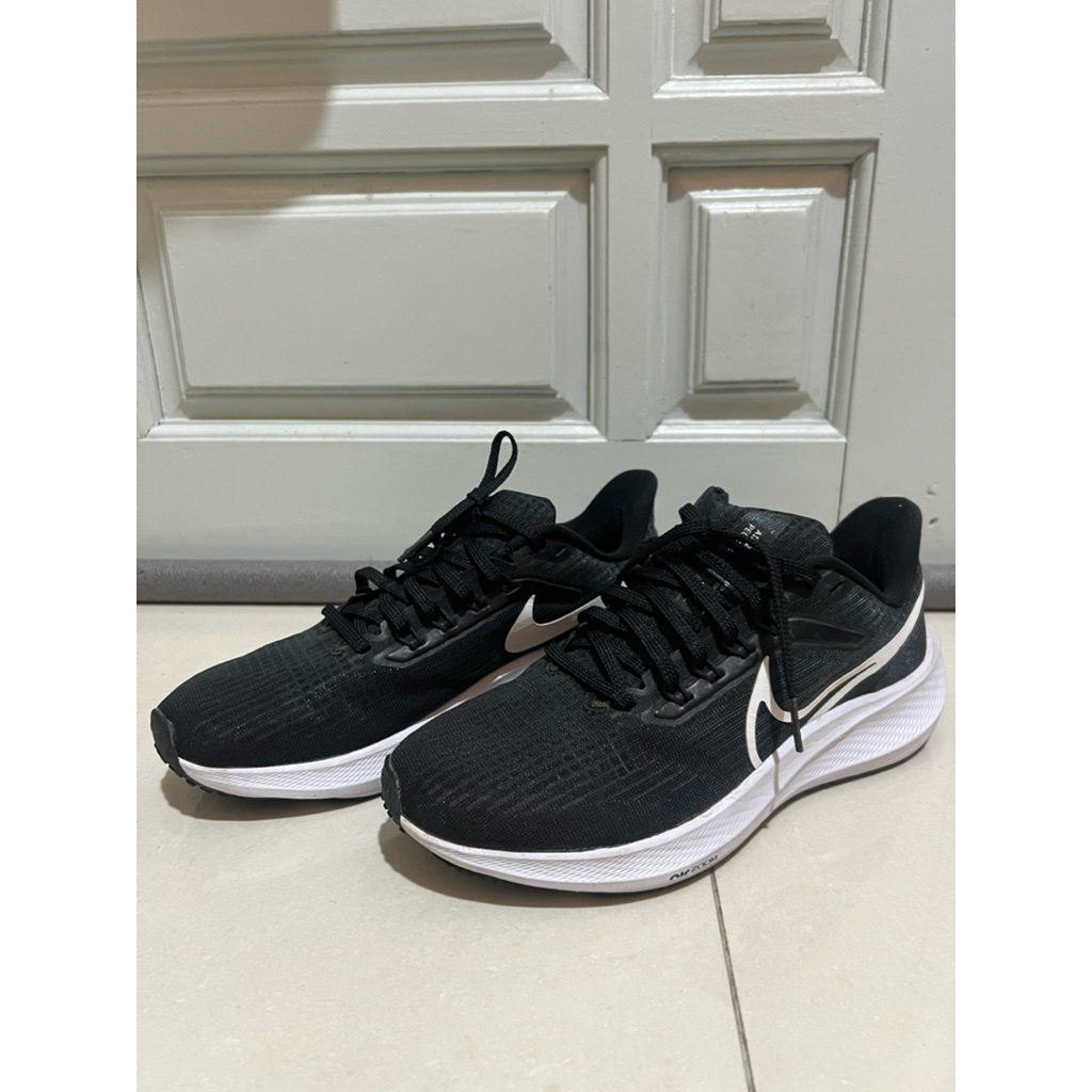 Nike Air Zoom Pegasus 39 running shoes
