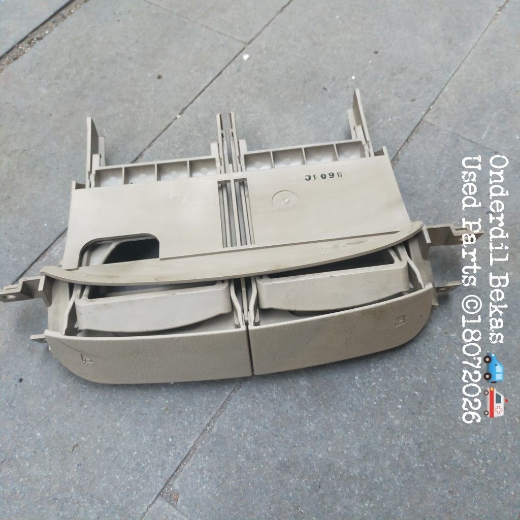 cup holder dashboard Nissan Serena c24