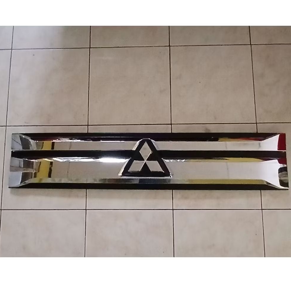 logo gril l 300 euro pnp pul chrome bisa di rombak ke l 300 lama  original