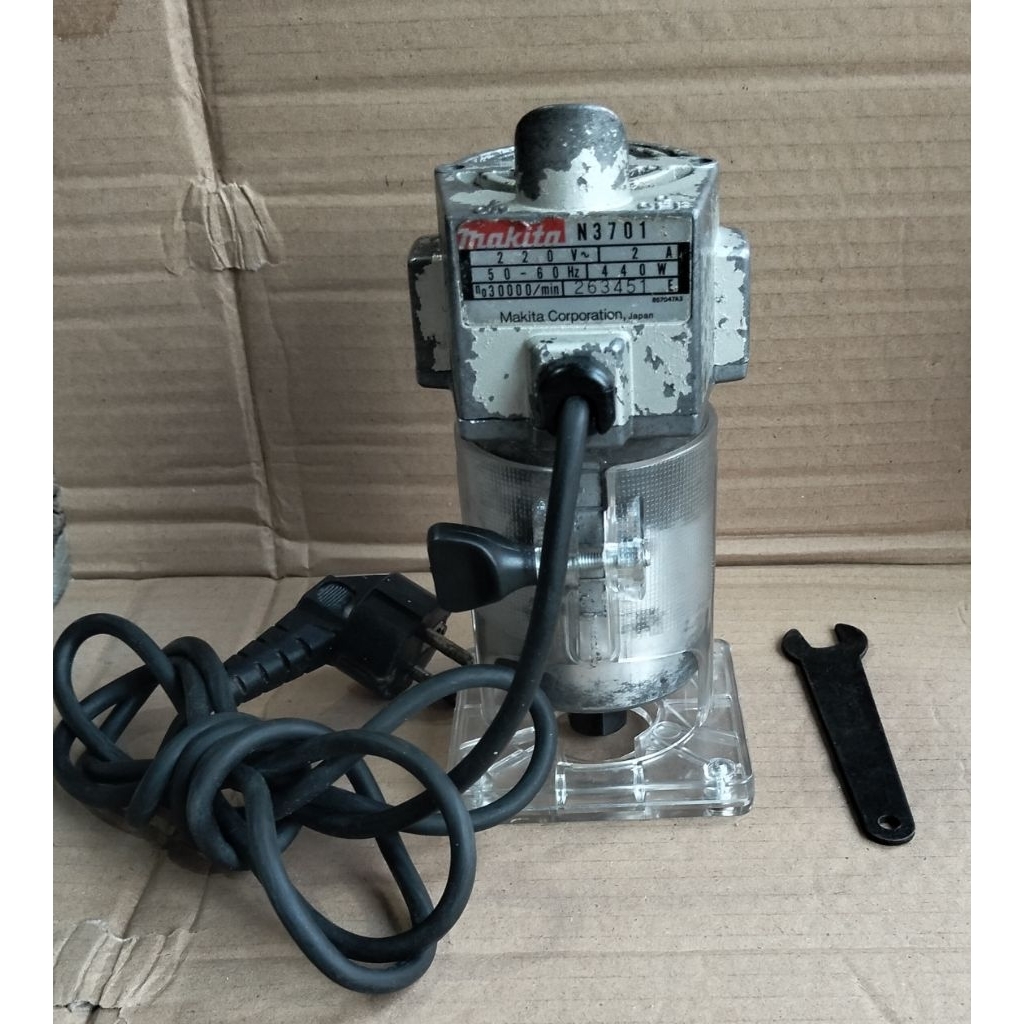 mesin profil Makita N3701