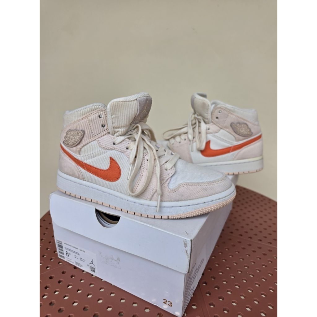 Original Second Sepatu Wanita Nike Air Jordan Mid SE Corduroy Suede Size 40 Istimewa Siap Pakai