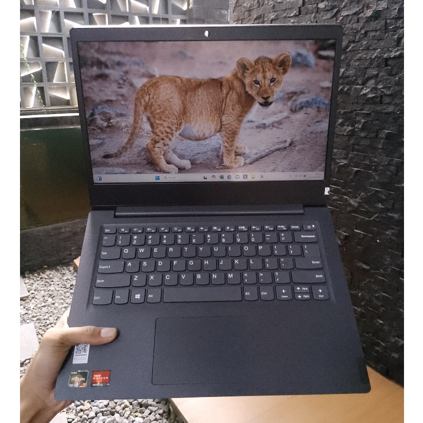 Laptop Lenovo V14-ARE AMD Ryzen 7 4700U RAM 8GB SSD 512GB Laptop Harian Second Berkualitas Bergarans
