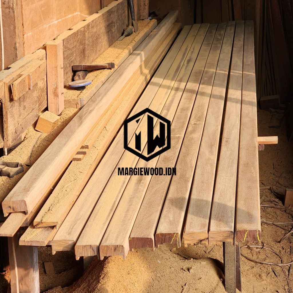 Hand Railing Tangga / Kayu Meranti Oven Permeter