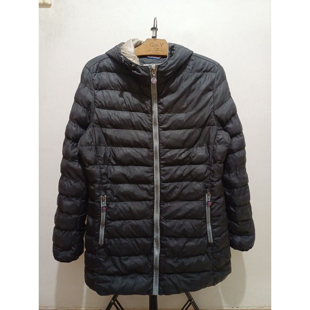 Jaket Puffer Hitam Moncler
