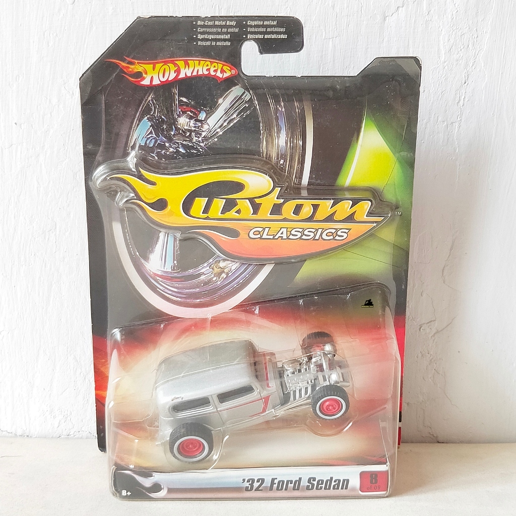 HOTWHEELS CUSTOM CLASSICS 32 FORD SEDAN SILVER RARE ITEM
