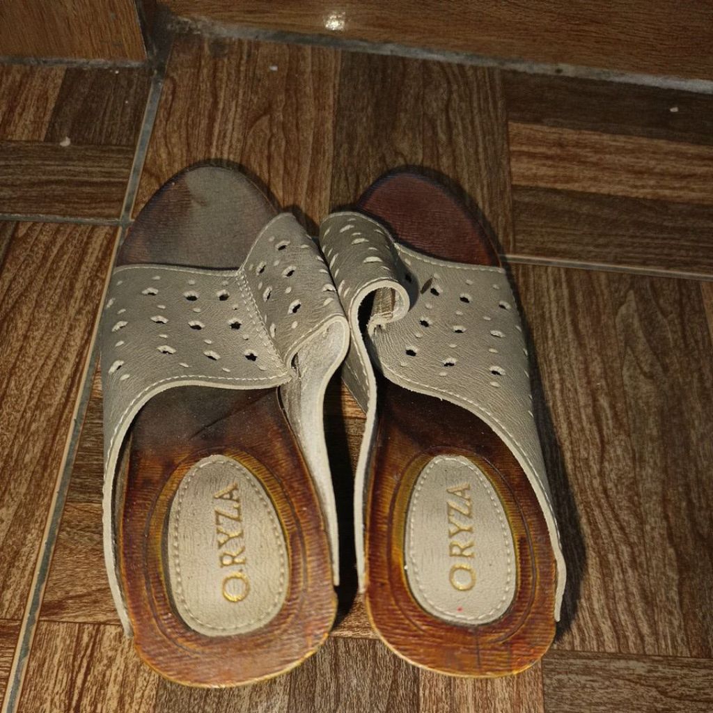 sandal wanita second