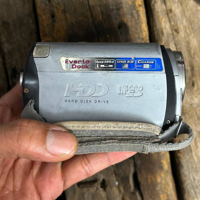 JVC Everio GZ-MG335HAG Handycam Camcorder HDD Digital Video Camera Bekas Nyala LCD Rusak
