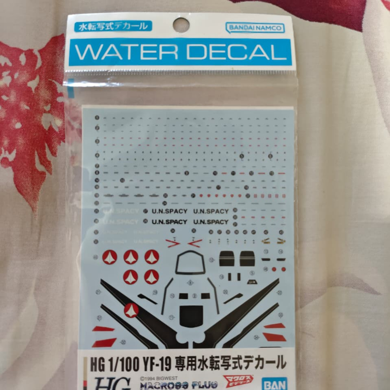 Bandai Water Decal Macross Plus HG YF-19