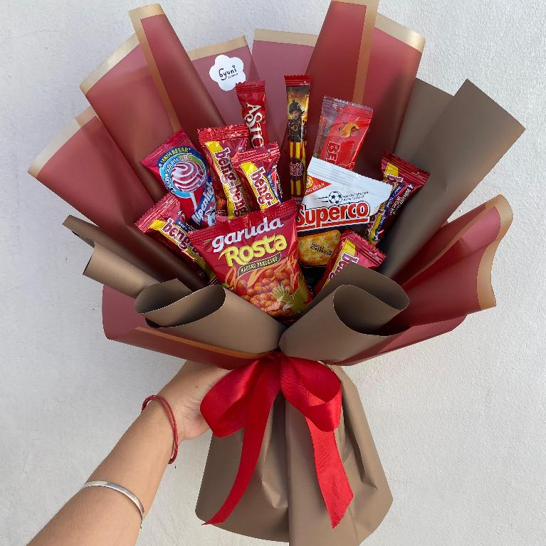 [BYUNIFLORIST] buket bunga jajan warna biru SNACK BOUQUET affordable cocok untuk souvenir sidang sem