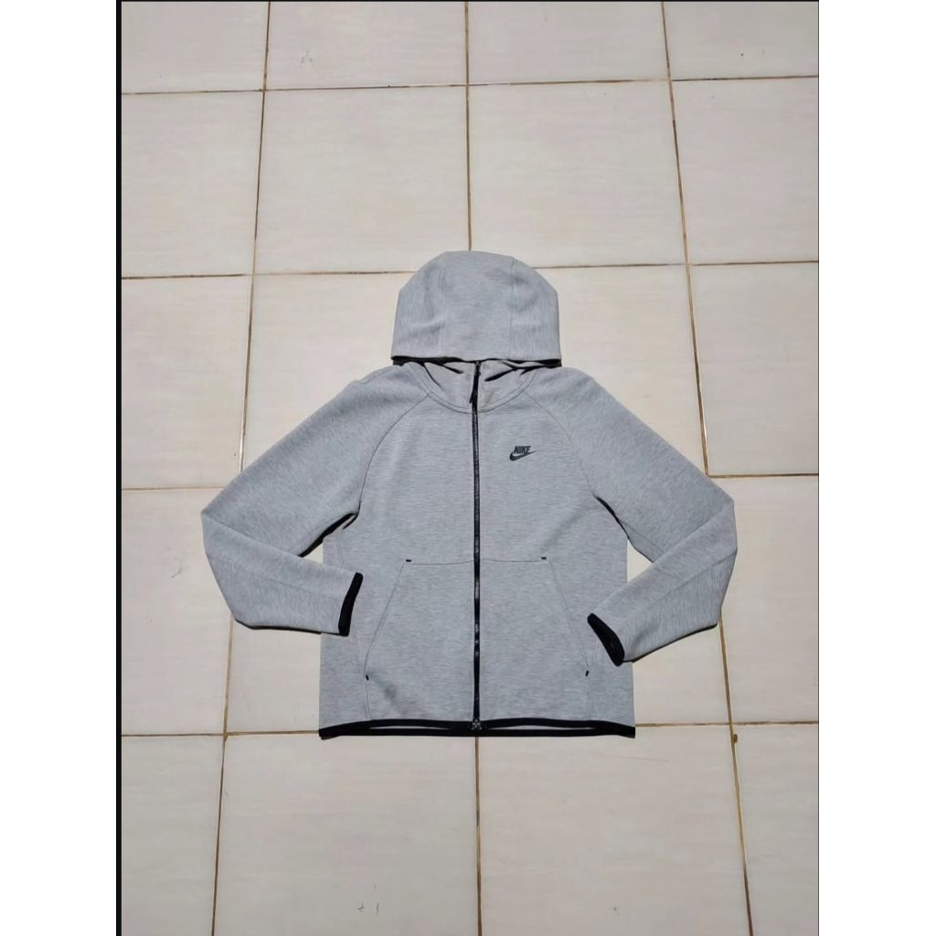 NIKE TECH FLEECE LIGHT GREY