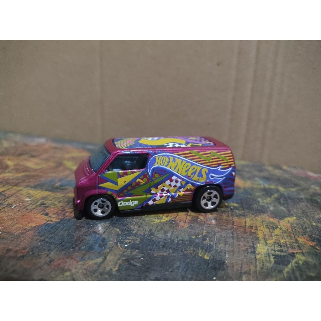 Hot wheels custom 77 dodge van