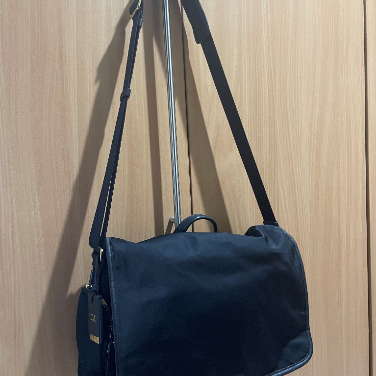 TUMI LOLA PRELOVED