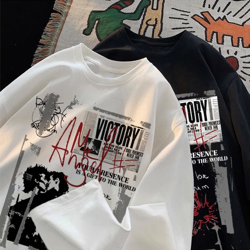 TINY Kaos Pria Lengan Panjang Oversize Unisex Motif Grafis Koran Retro Streetwear Atasan Cowok Cewek