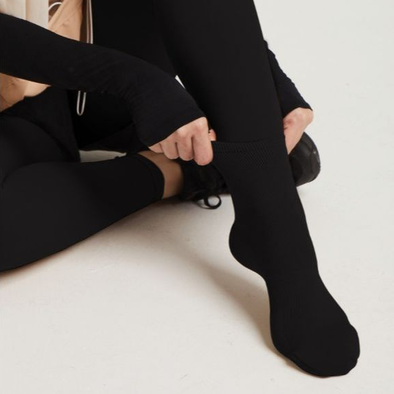 Kaos Kaki AULORA Women (Black)