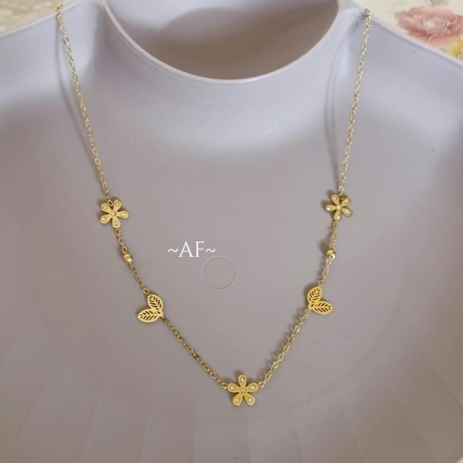 Kalung Rantai Wanita Desain Bunga Daisy Aksesoris Titanium Anti Karat