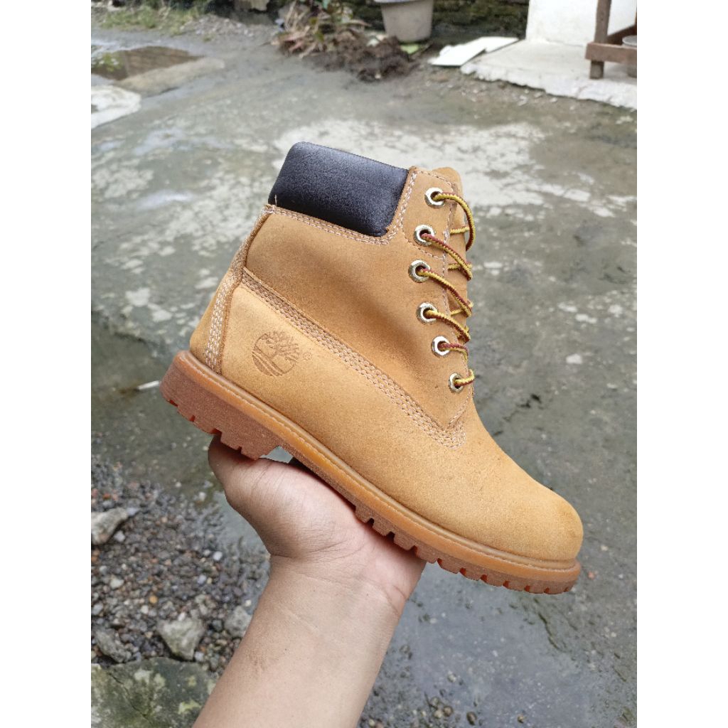 Timber icon yellow boot