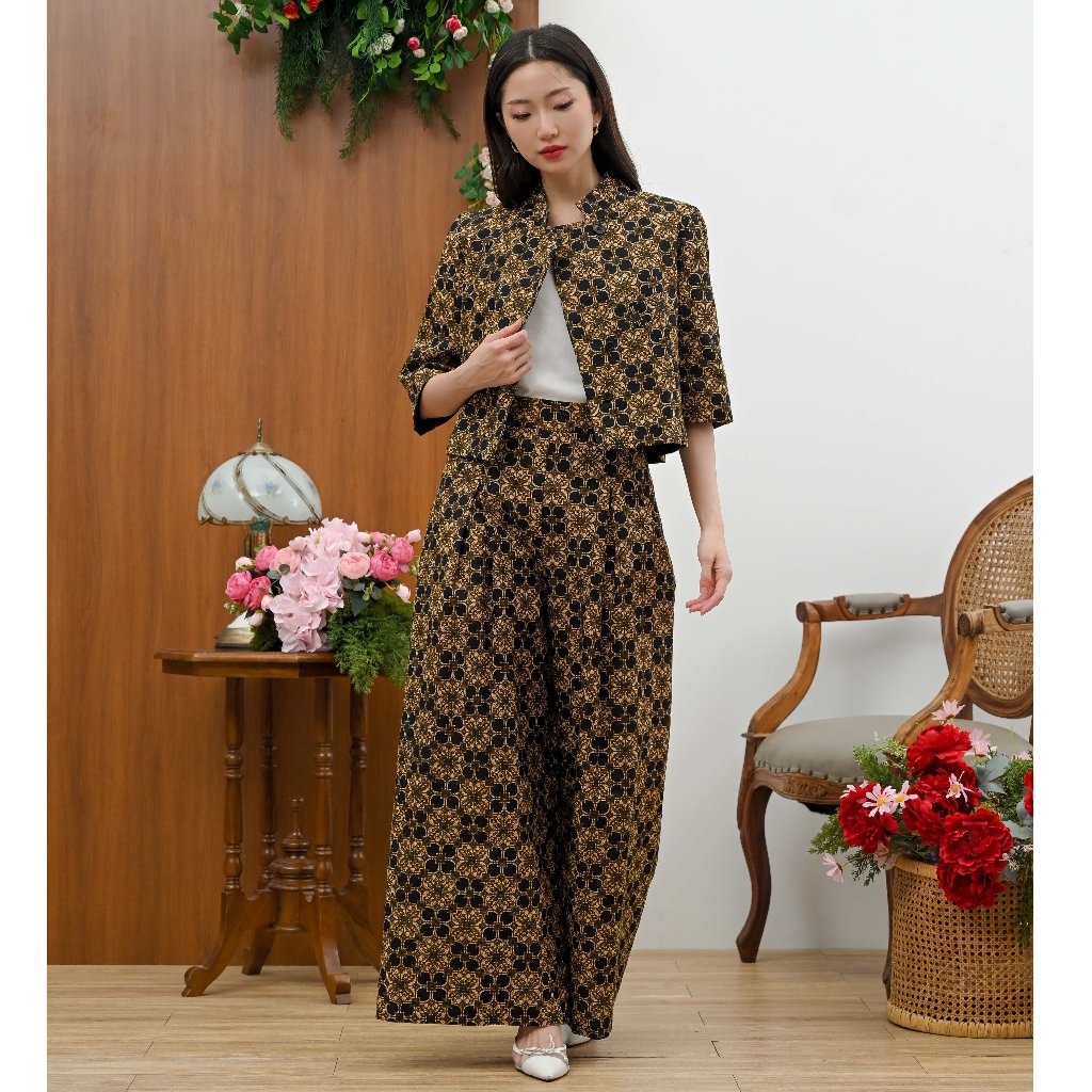 KANTI BATIK –  KERATON CROP BLAZER | One Set Batik Wanita | Crop Blazer & Kulot Pants