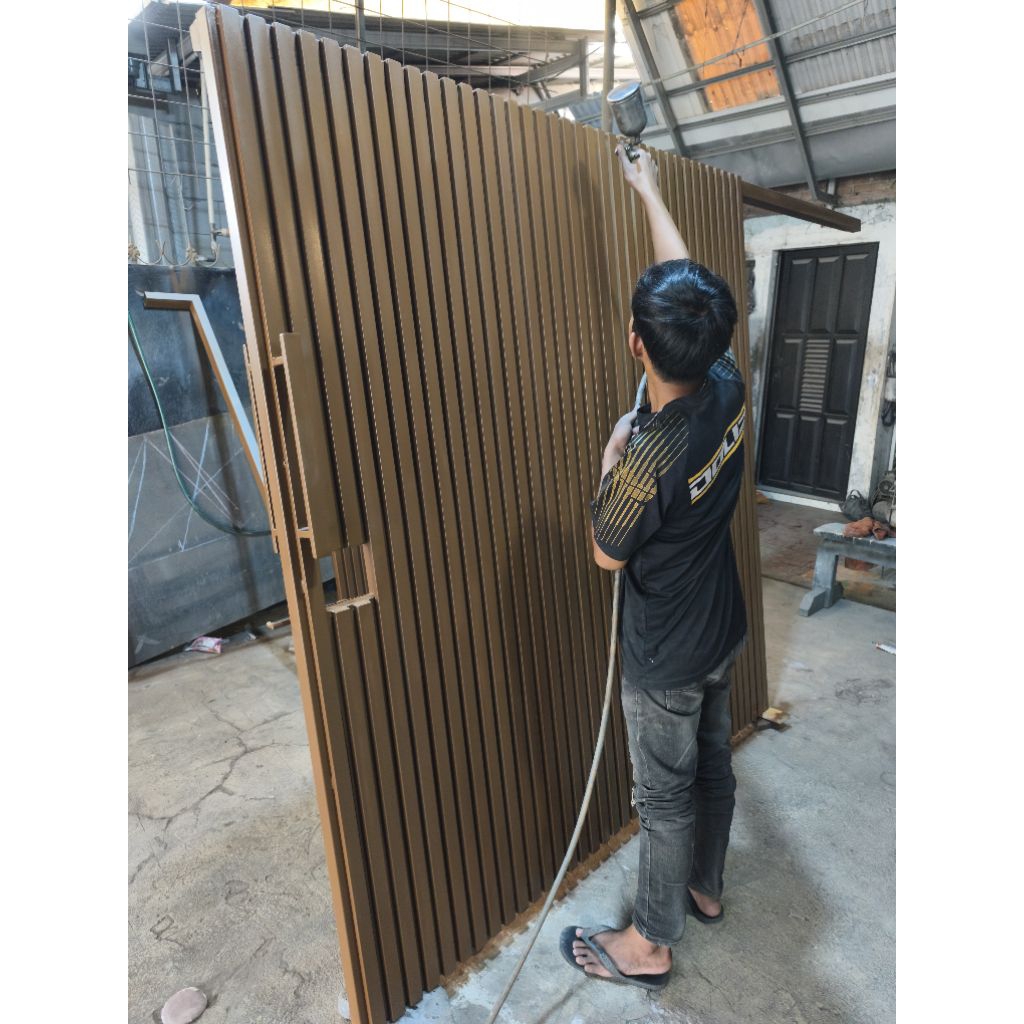 pintu pagar besi motif wpc