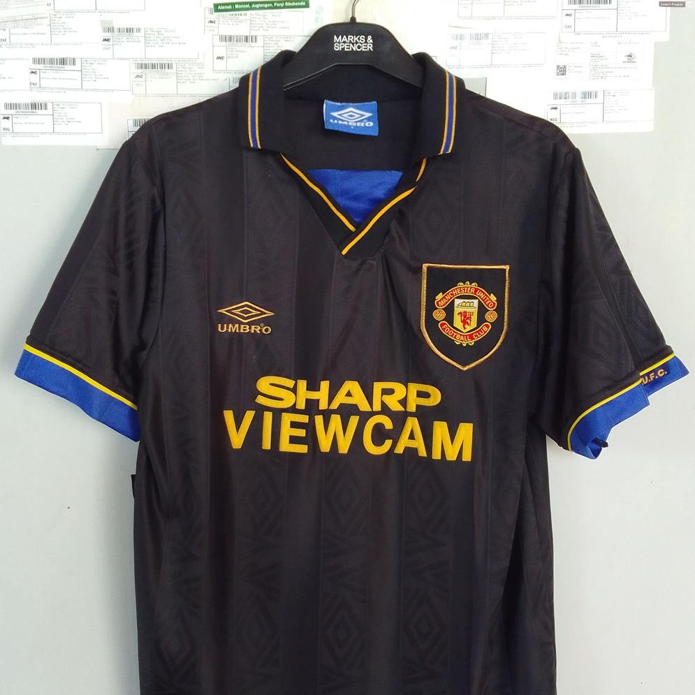Jersey Bola MU Kung-Fu 93/94