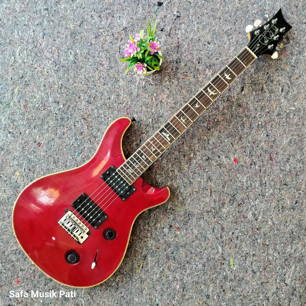PRS Custom Model Gitar Elektrik Second, Kondisi Terawat, Normal, No Minus (Packing Kayu)