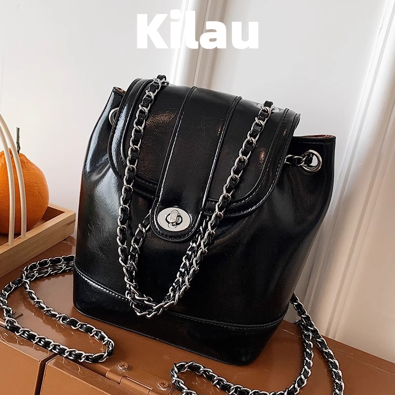 Tas ransel niche untuk wanita traveling, model terbaru 2026 bergaya Chanel, dengan rantai, kesan mew