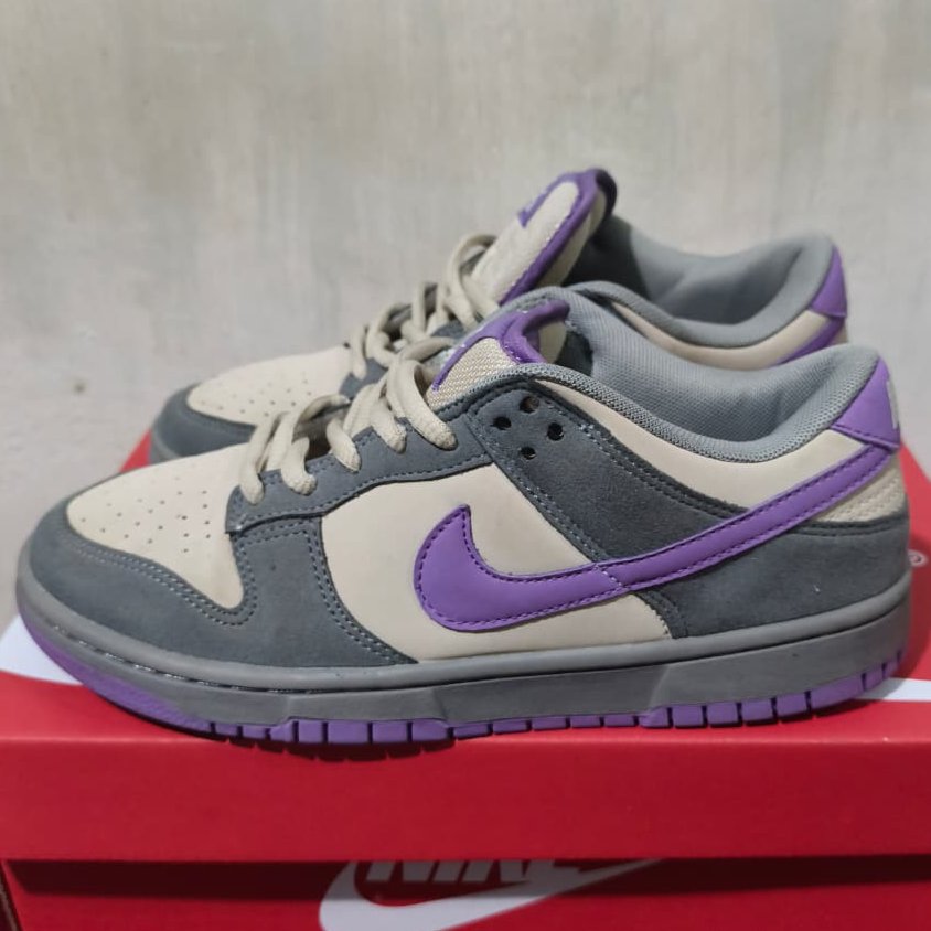 SB DUNK LOW PURPLE PIGEON SZ 40