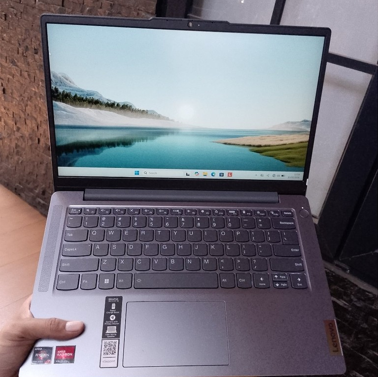 Lenovo IDEAPAD Slim 3 AMD Ryzen 7 7730U Ram 16GB SSD 512GB
