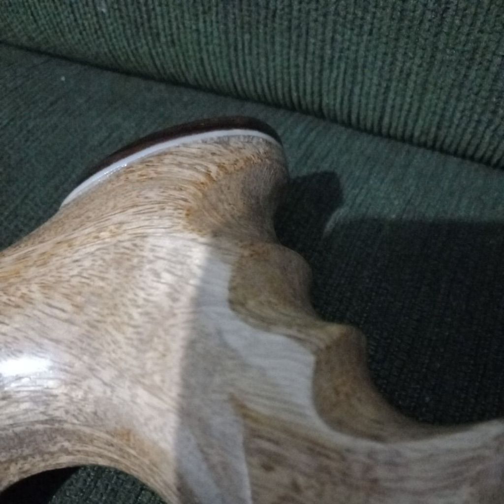 KAYU UKIR MOTIF BORNEO