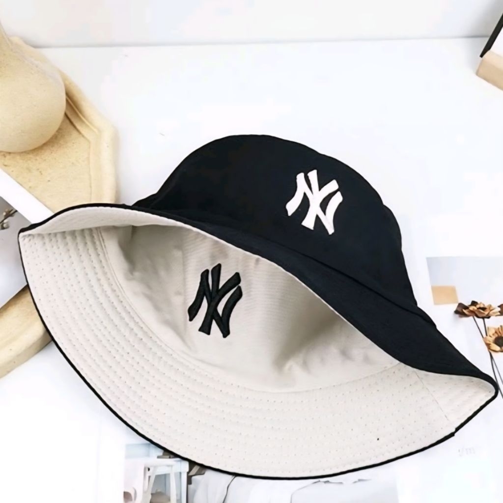 MLB New York Yankees Adult Bucket Hat (Preloved like New), 2ways Black & Cream Colour (bisa dipakai 