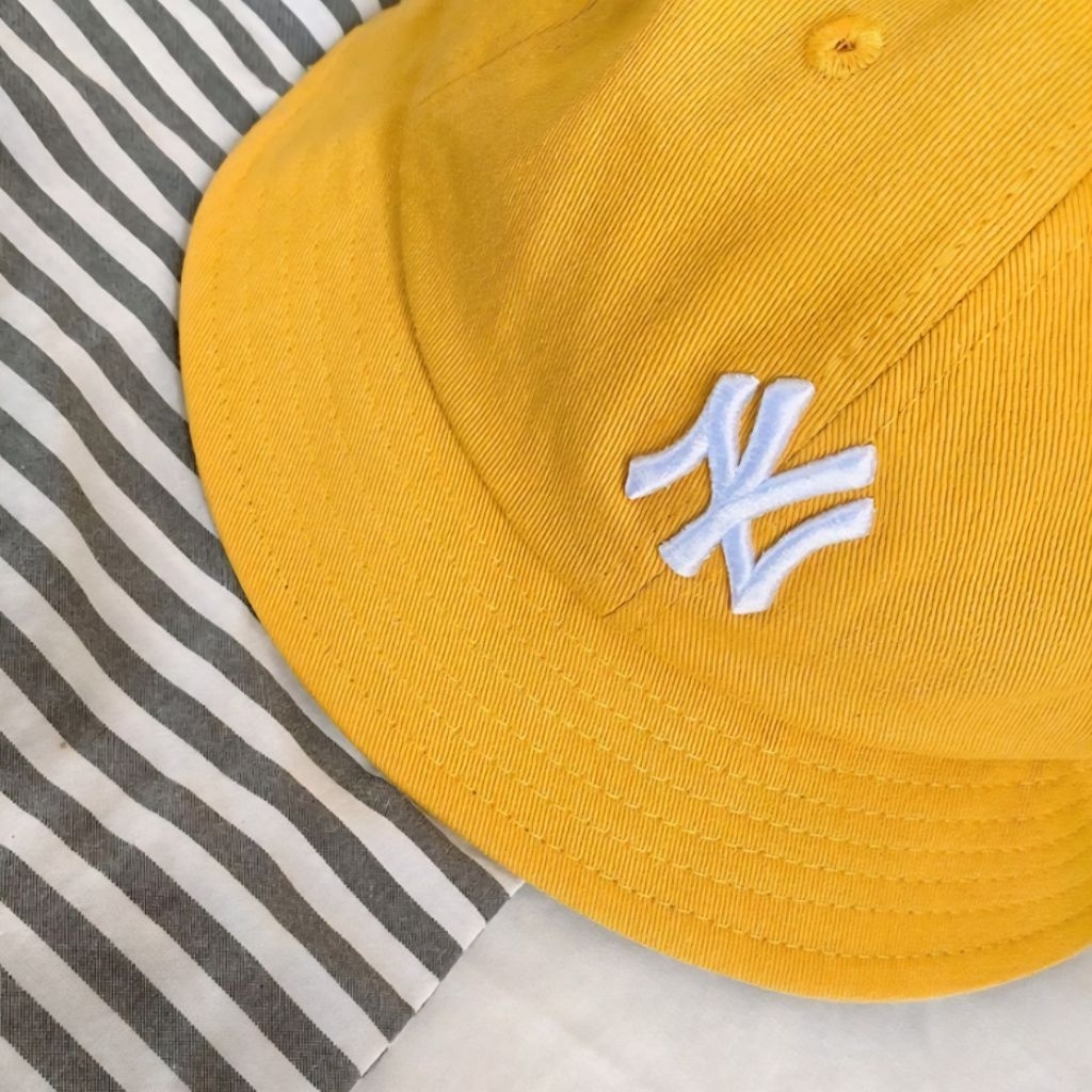 MLB New York Yankees TODDLER Bucket Hat (Preloved like New), Yellow and White Colour / size 52cm / T