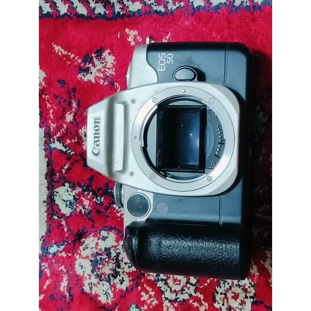 KAMERA ANALOG CANON EOS 50 BAHAN/PAJANGAN
