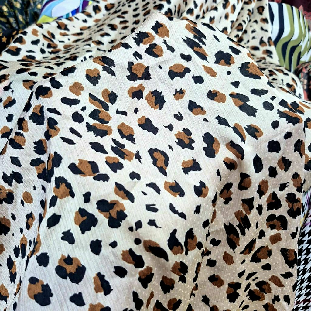 KAIN SATIN SILK KRINGKEL PREMIUM MOTIF MACAN - KAIN SATEN MOTIF MACAN - KAIN MOTIF LEOPARD HARGA/0,5