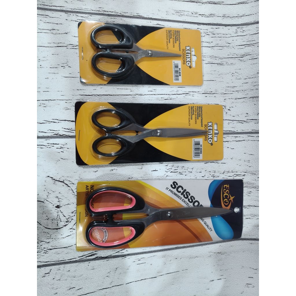 

Gunting serbaguna kecil tanggung besar