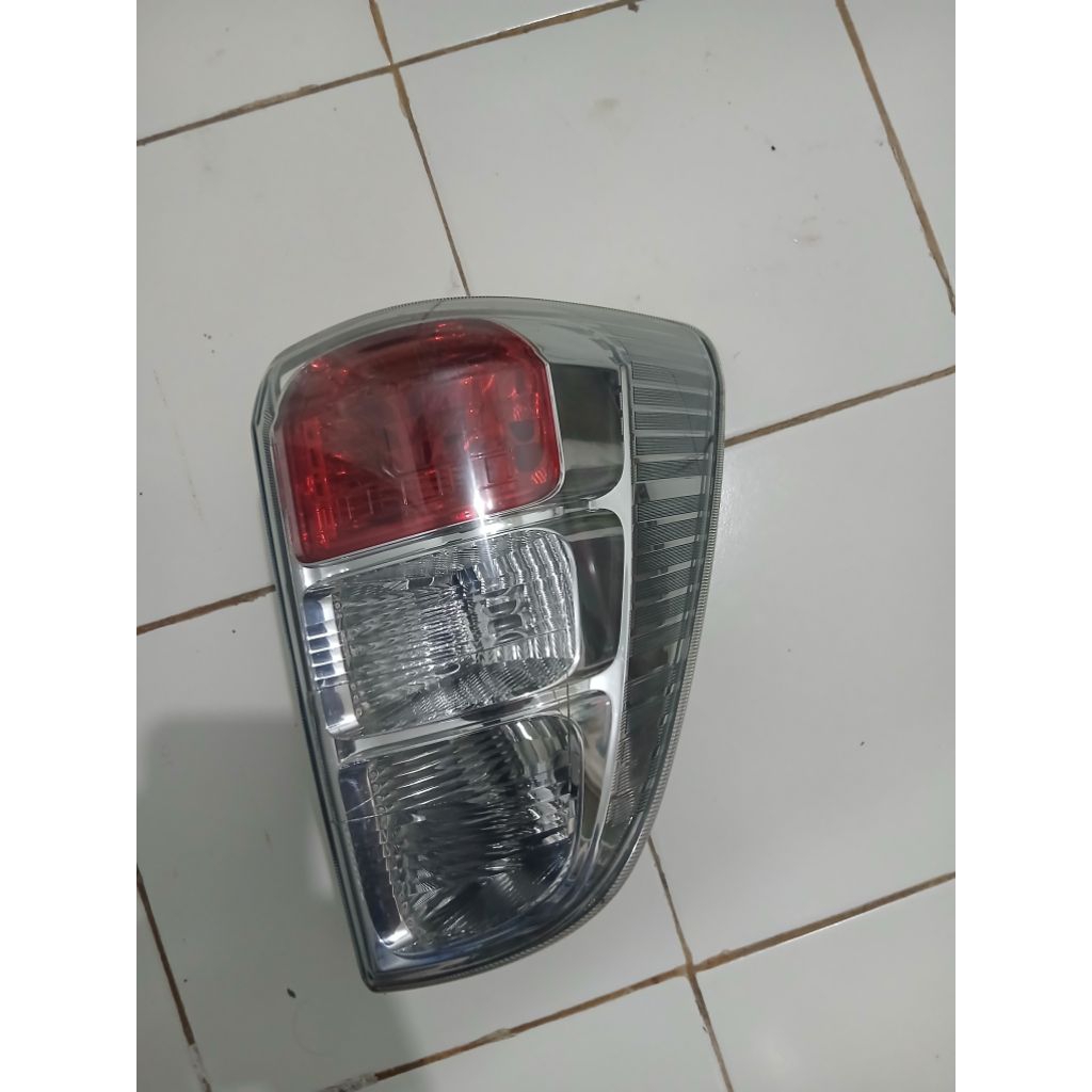 stoplamp lampu belakang rush terios tahun 2012-2014 sebelah kanan