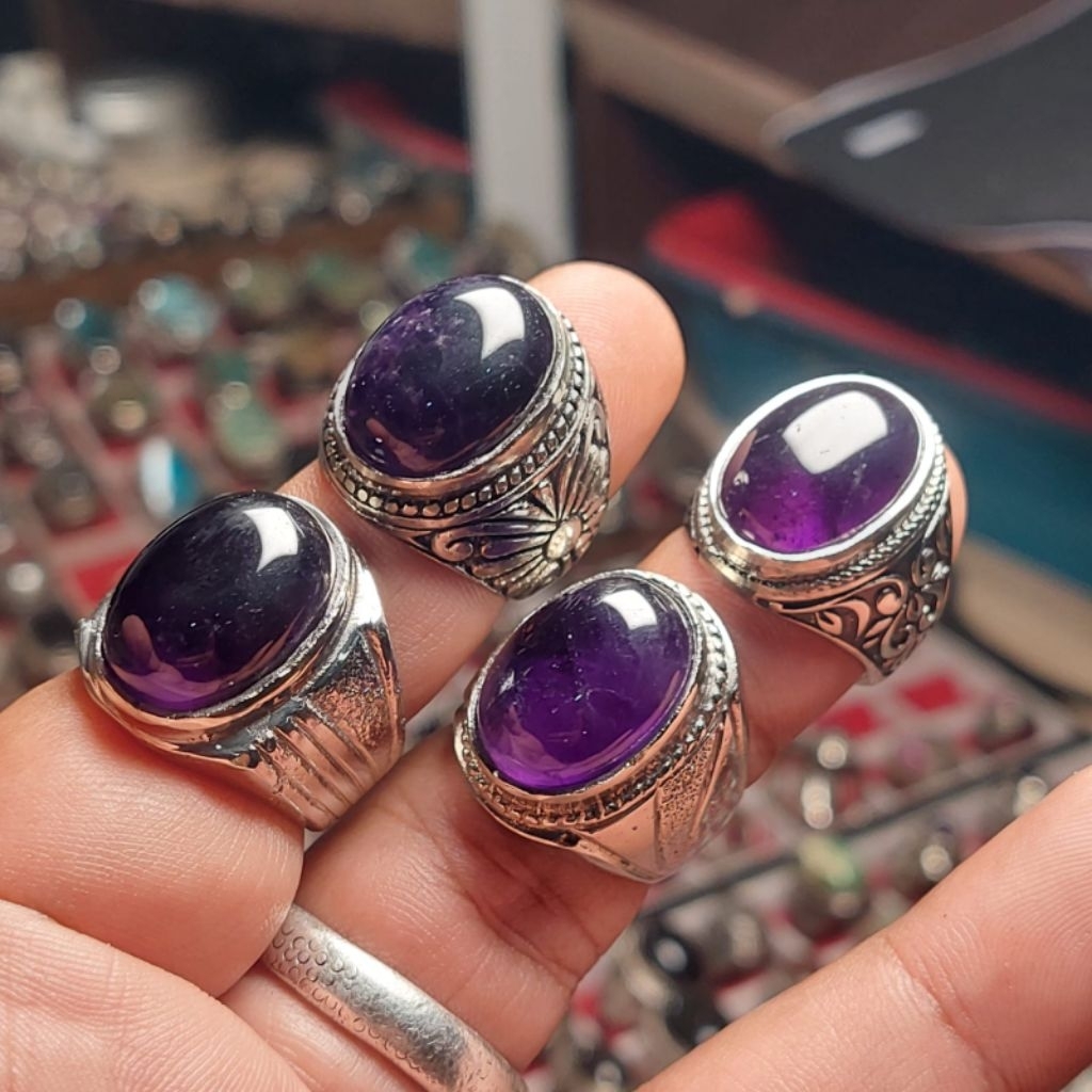 Cincin batu kecubung wulung 18mm ungu tua brazil / Akik amethyst quartz. Dimensi 18mm Origin batu da
