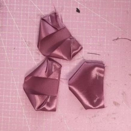 

KELOPAK BUNGA SATIN,BUNGA SATIN ECERAN, KELOPAK MAWAR, MAWAR SATIN, KELOPAK PITA SATIN