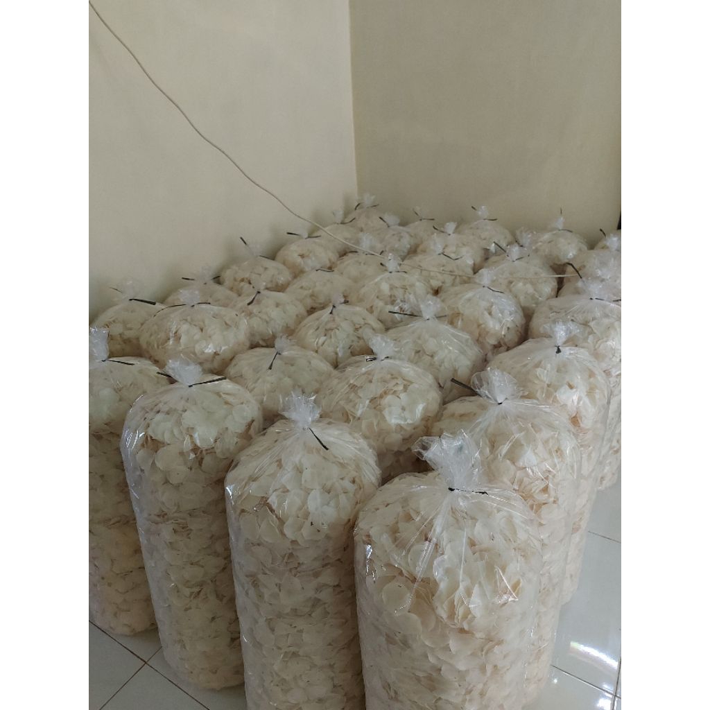 

Opak Singkong Mentah . 1 Ball isi 5.kg Opak Koin Kucai Khas Wonosobo