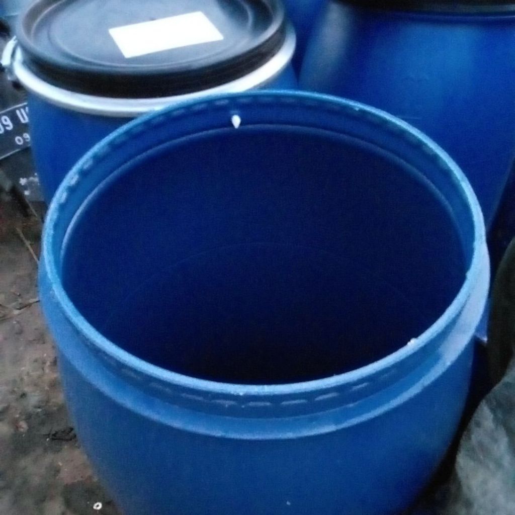 tong plastik/ gentong air/ Tempat sampah plastik kap 150 L