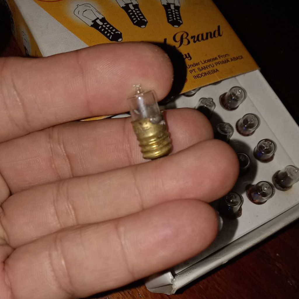 Lampu Pijar Senter 2.5v Tiger Head original