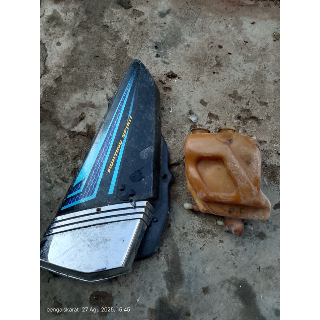 bahan box accu dan tangki oli samping RX king original bekas