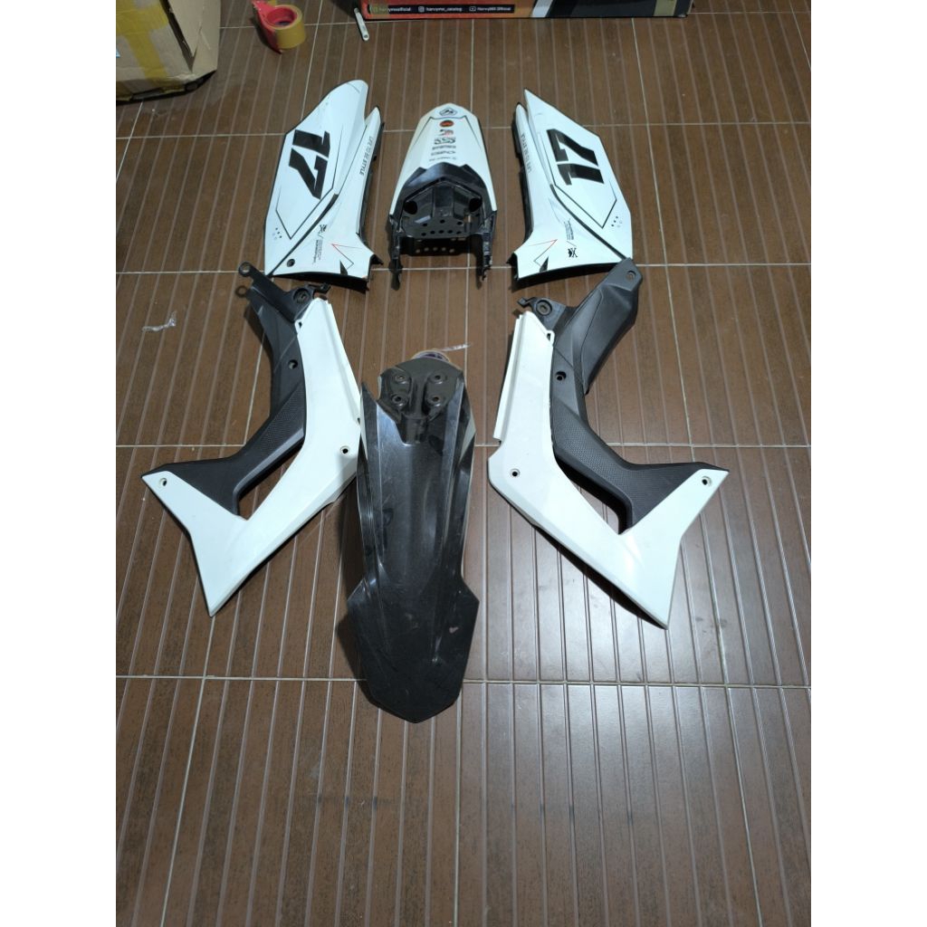 PROMO COVER BODY SET COVER SET CRF150L CRF 150 L ORIGINAL COPOTAN WARNA HITAM PUTIH MINUS TANPA LIST