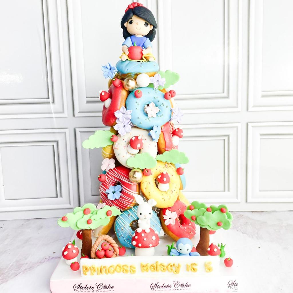 

Donat/Dont Ulang Tahun/Donat Tower Tema snow white/snow white donat