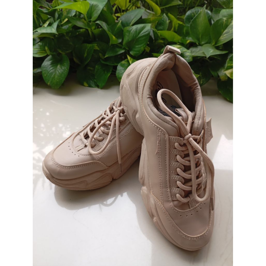 Gifly Lalisa Sepatu Sneaker Wanita