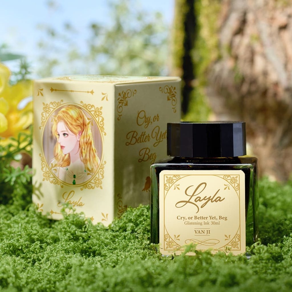 PRE-ORDER MANHWA Cry, or Better Yet, Beg PARFUME