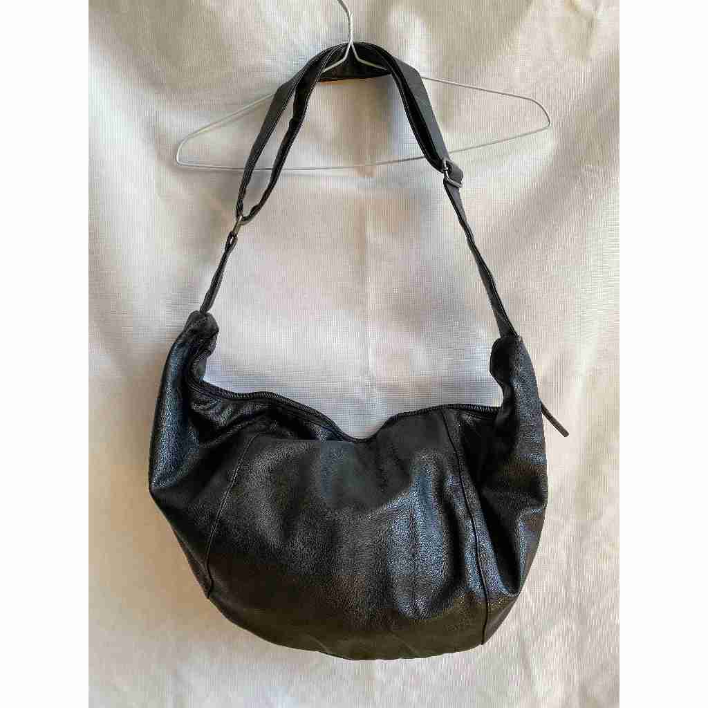 [100% Preloved Ori] Tas Slempang Pria Kulit Warna Hitam Polos