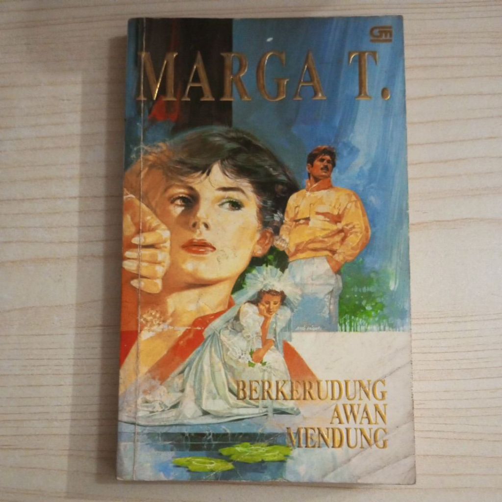 NOVEL BERKERUDUNG AWAN MENDUNG OLEH MARGA T