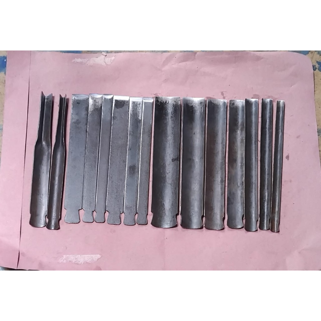 Oliver Syahdu Pahat Ukir Kayu-Pahat Ukir Jepara-Pahat Ukir Campur 15Pcs