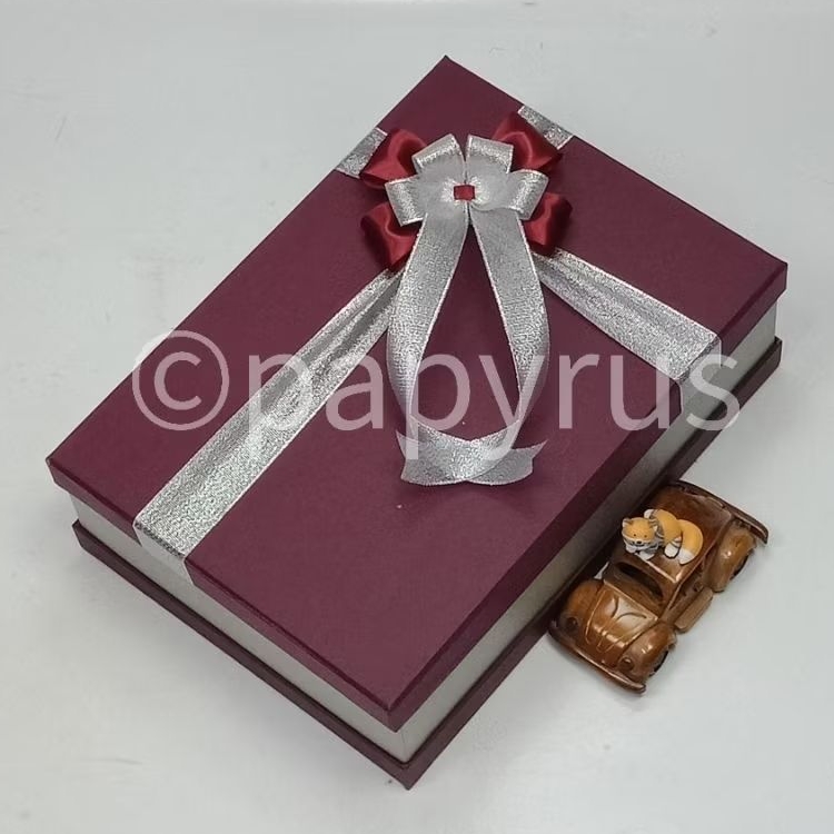 

PAPYRUS Sandwich 25x35 Tinggi 10cm Kotak Kado Gift Box Hardbox Hampers Hadiah V1