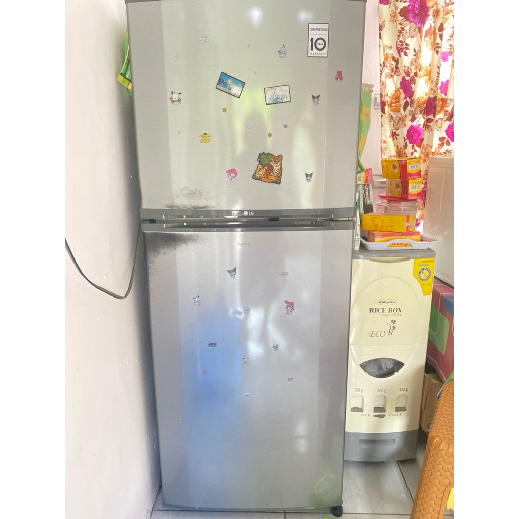 BEKAS/SEKEN KULKAS LG 2pintu ukurang menengah