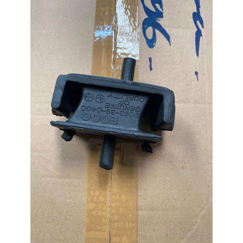 PANGKON MESIN / ENGINE MOUNTING MAZDA E2000 E 2000 ORI OGM JAPAN